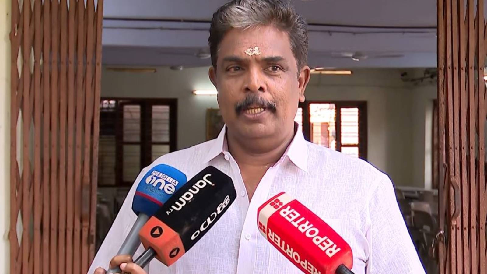 Sabarimala gold theft case accused Murari Babu dies in Kochi