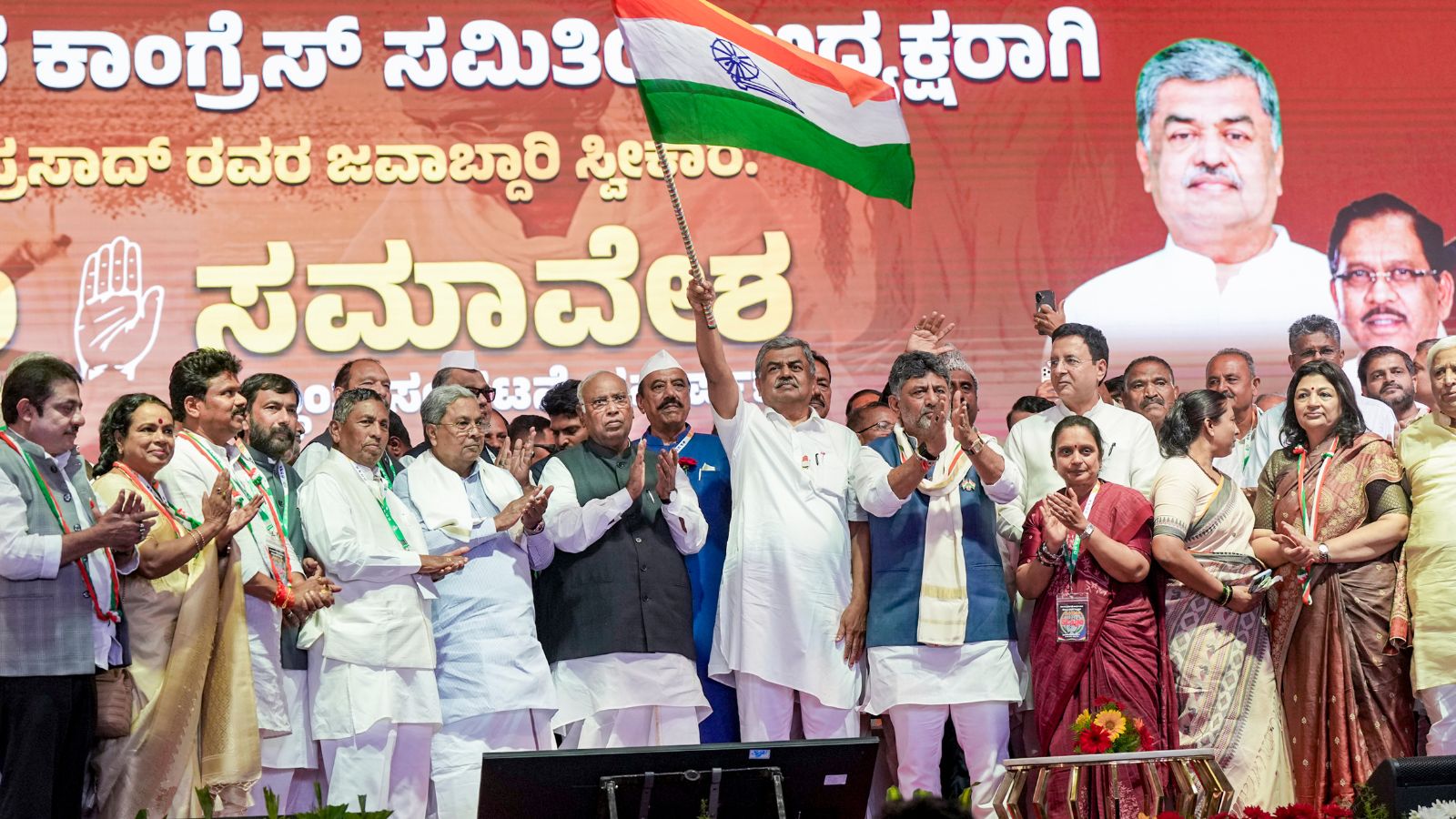 Hariprasad assumes charge as Karnataka Congress chief