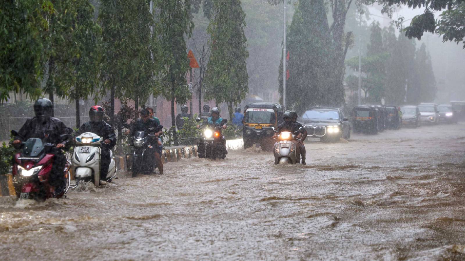 Mumbai records over 70 mm rain in 5 hours, IMD warns of more showers