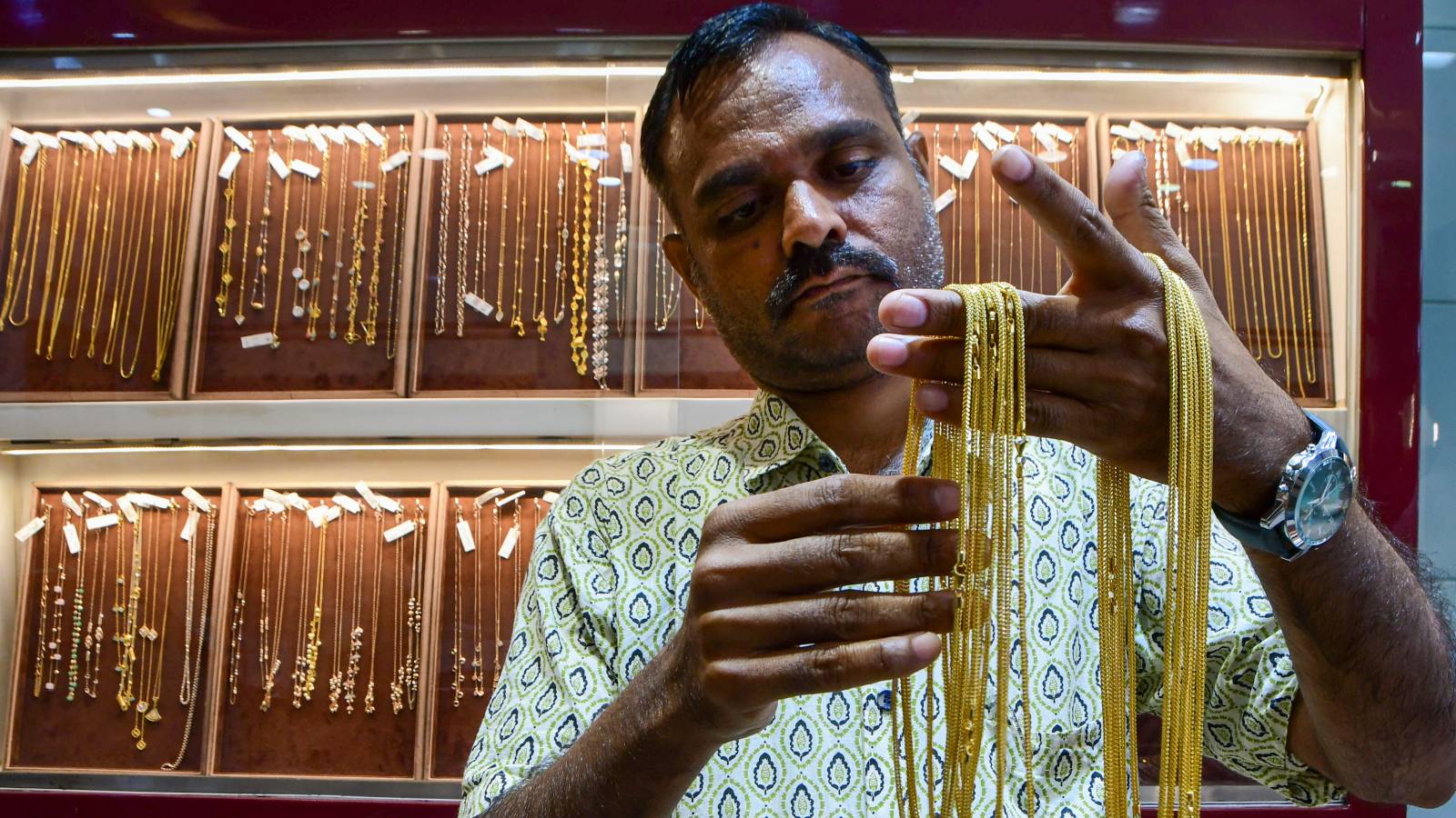 Gold climbs ₹676 to ₹1.55 lakh per 10 grams