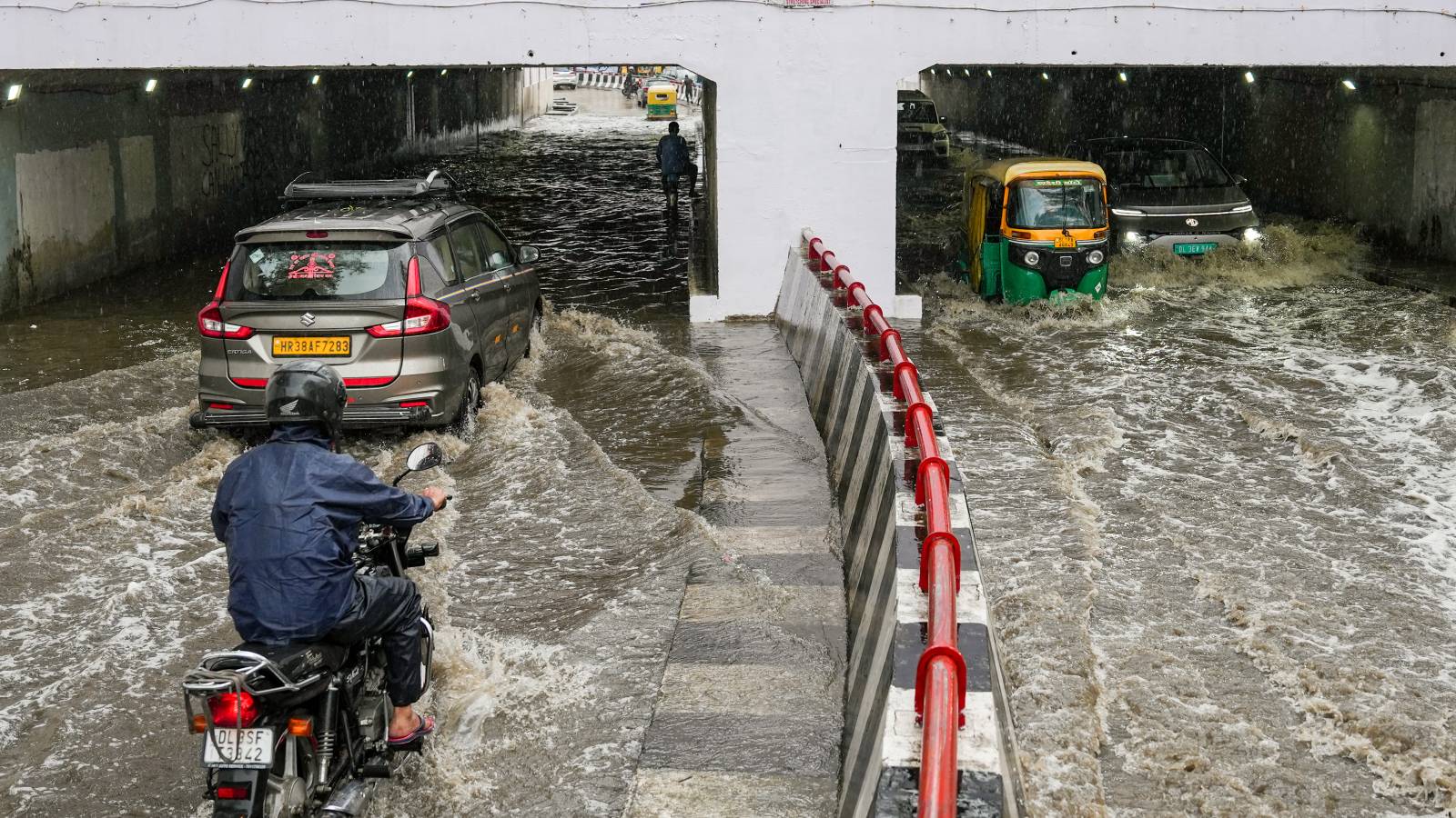 India monsoon mayhem: Over 10 dead, casualties go up | LIVE