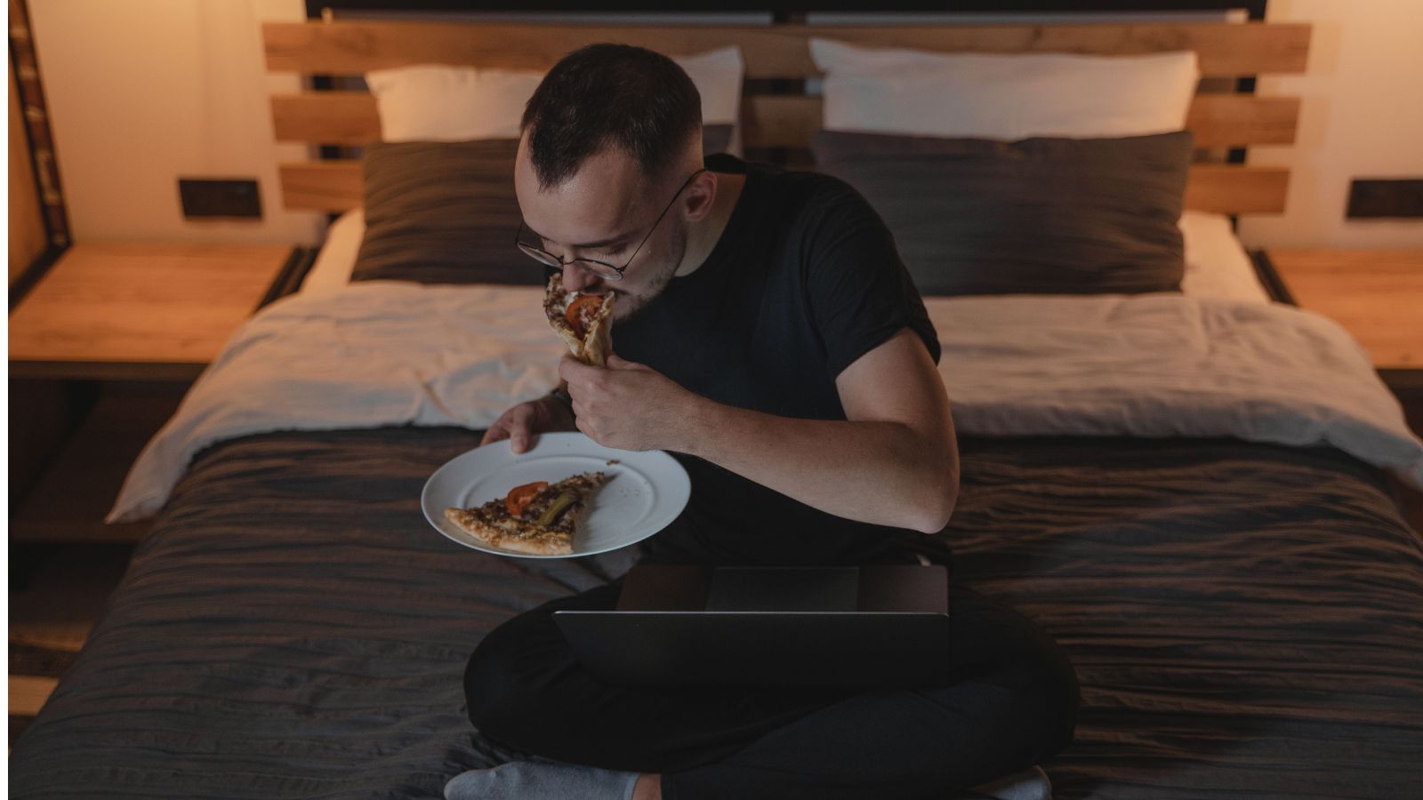 Study links night owl lifestyle to higher belly fat,blood sugar and poor lipid levels