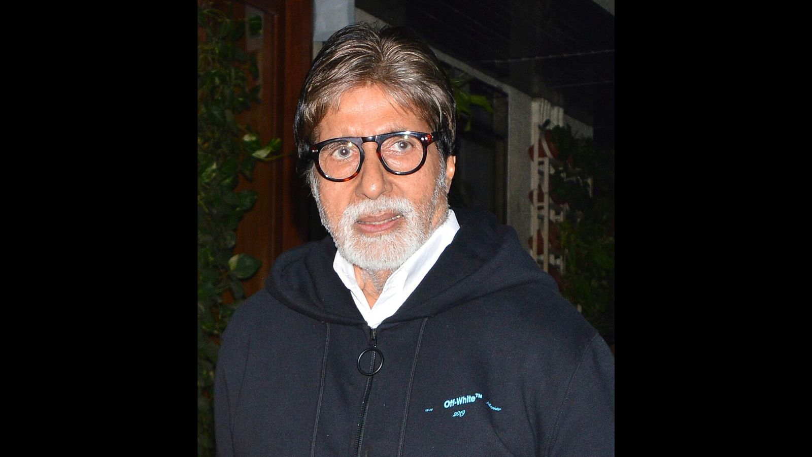 Amitabh Bachchan clarifies hospital post was not about his health