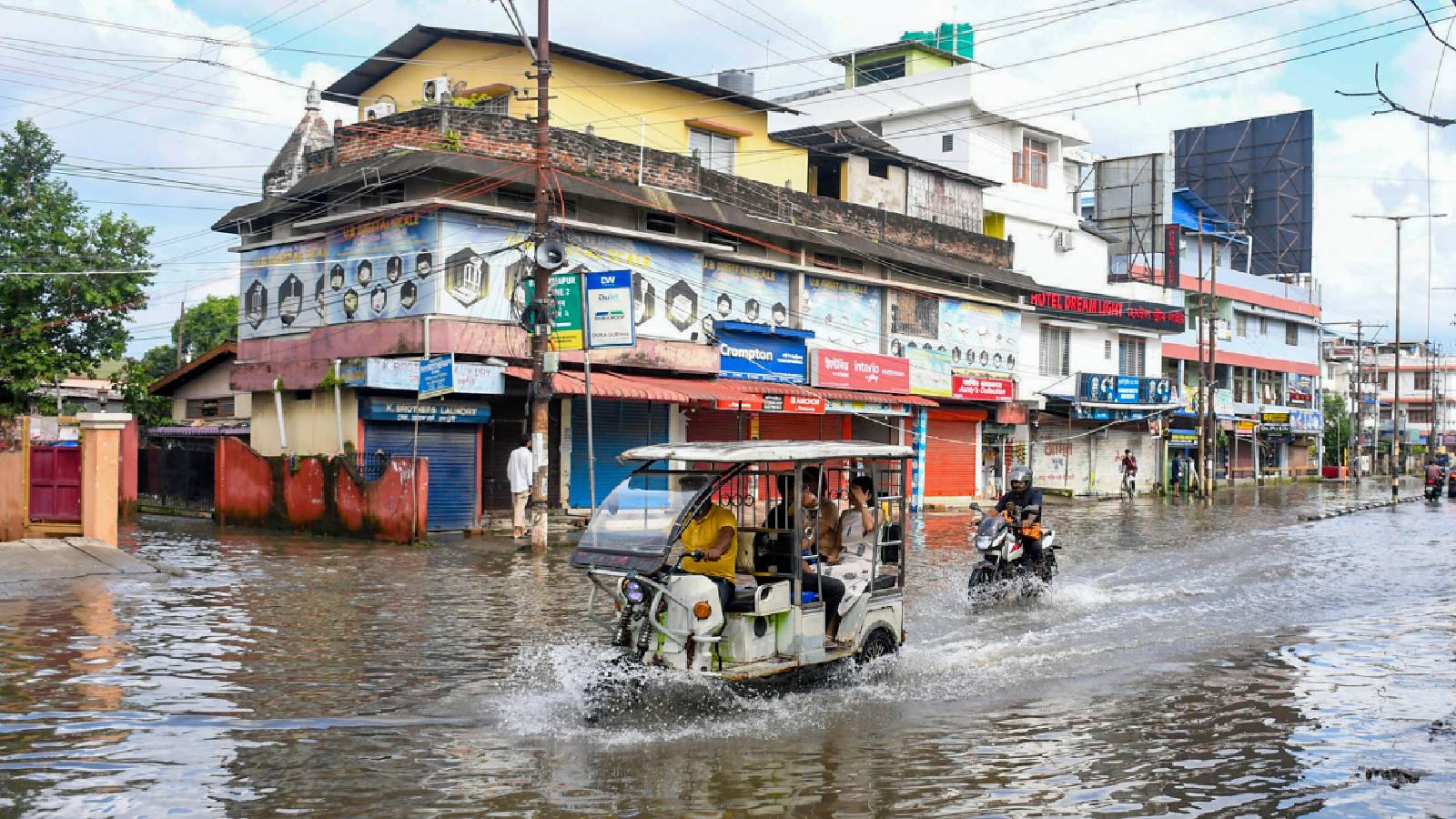 Assam floods: Toll reaches 100 with two more deaths; nearly 1.4 lakh people affected