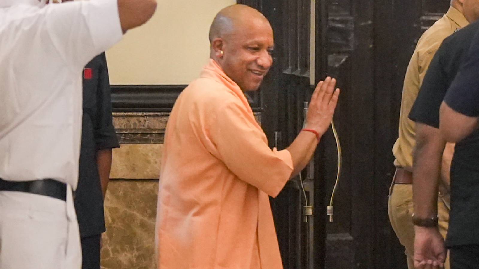 “Rahul, don’t run away”: Yogi, Maurya target Congress ahead of Shah’s Lok Sabha reply