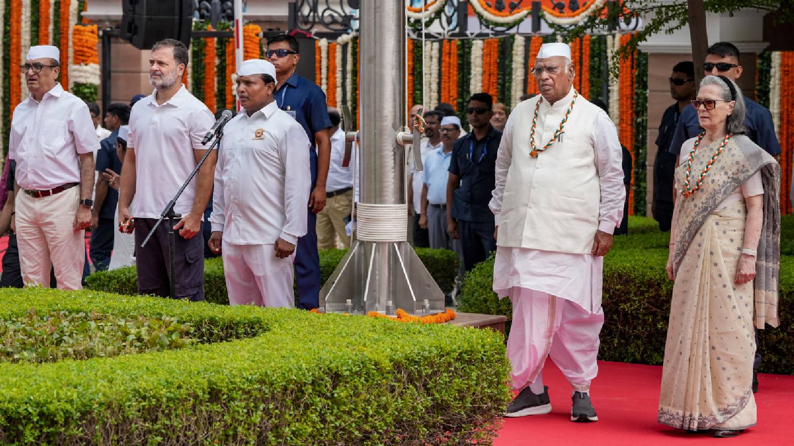 'Vande Mataram' row: Bankim Chandra Chattopadhyay's descendant seeks Sonia Gandhi's apology