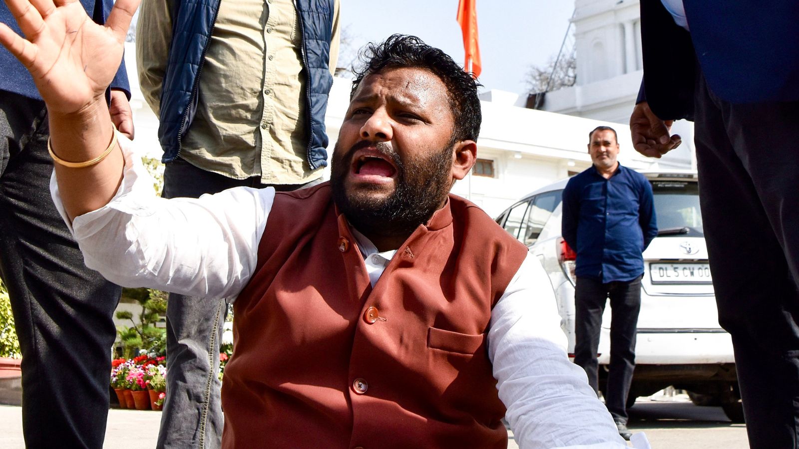 AAP alleges its MLA taken to 'undisclosed location' by Delhi Police