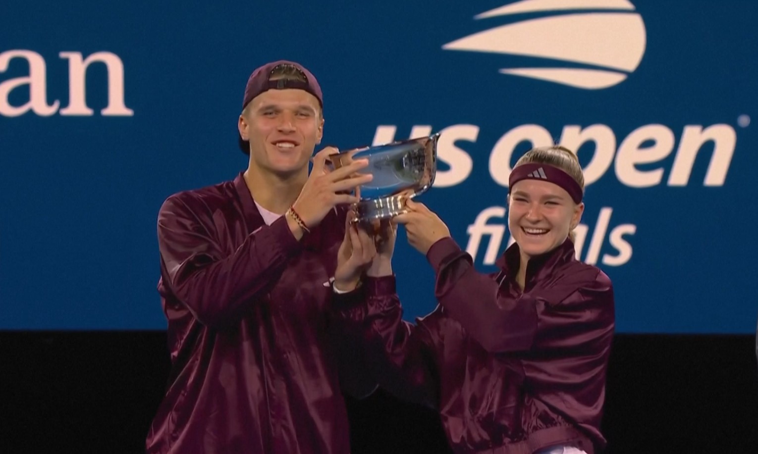 Muchova, Mensik win US Open mixed doubles title