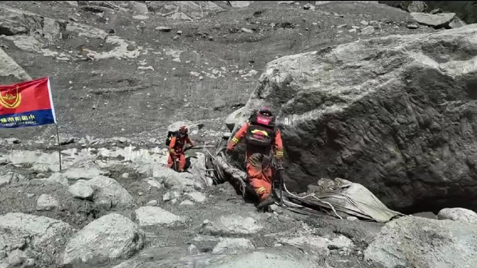 Multi-pronged rescue efforts intensify following mudslide in China's Xizang