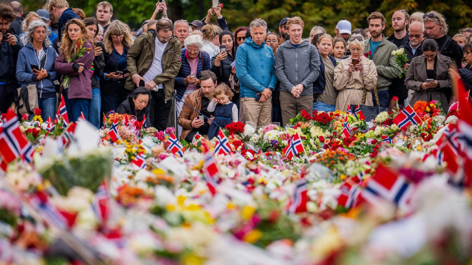 Norway: Tens of thousands mourn King Harald V