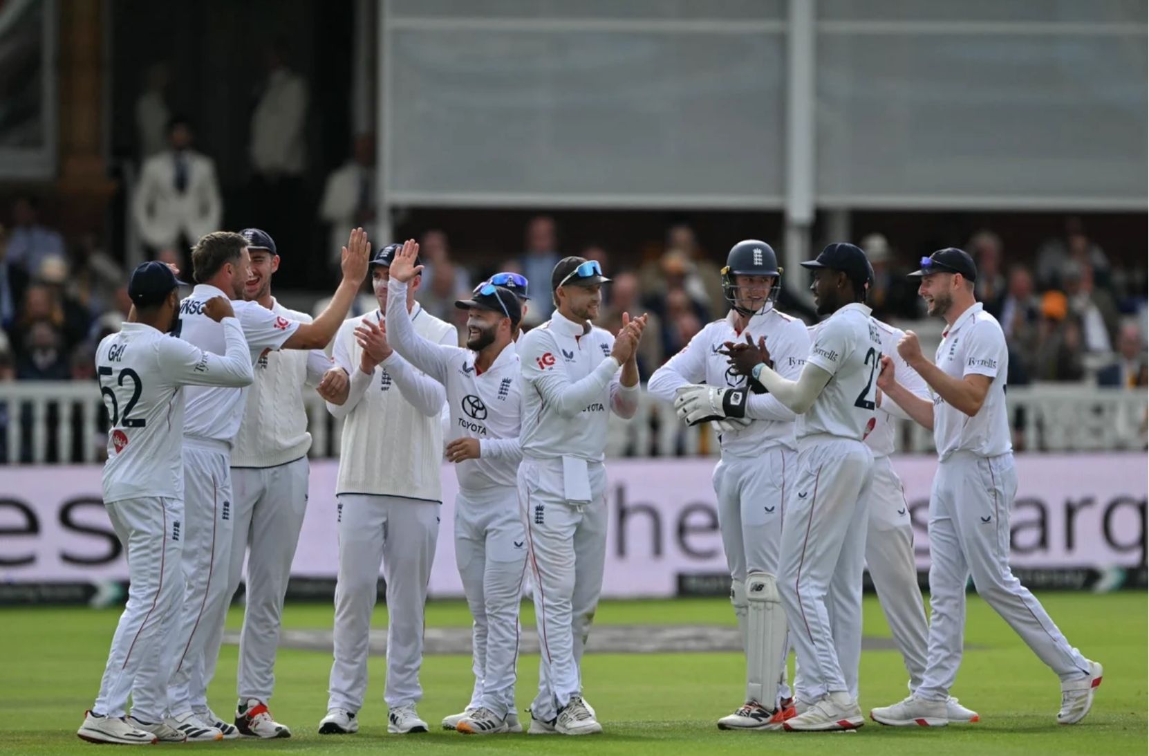 England thrash Pakistan by 194 runs at Lord’s to clinch series