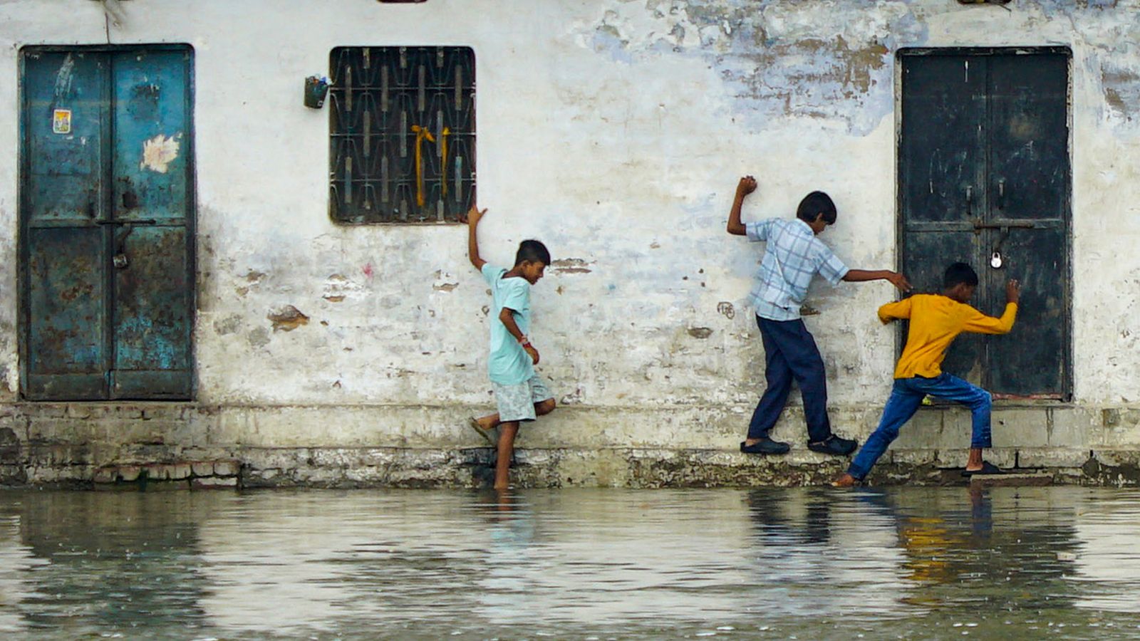 Ganga river crosses warning mark in Varanasi, boat operations suspended