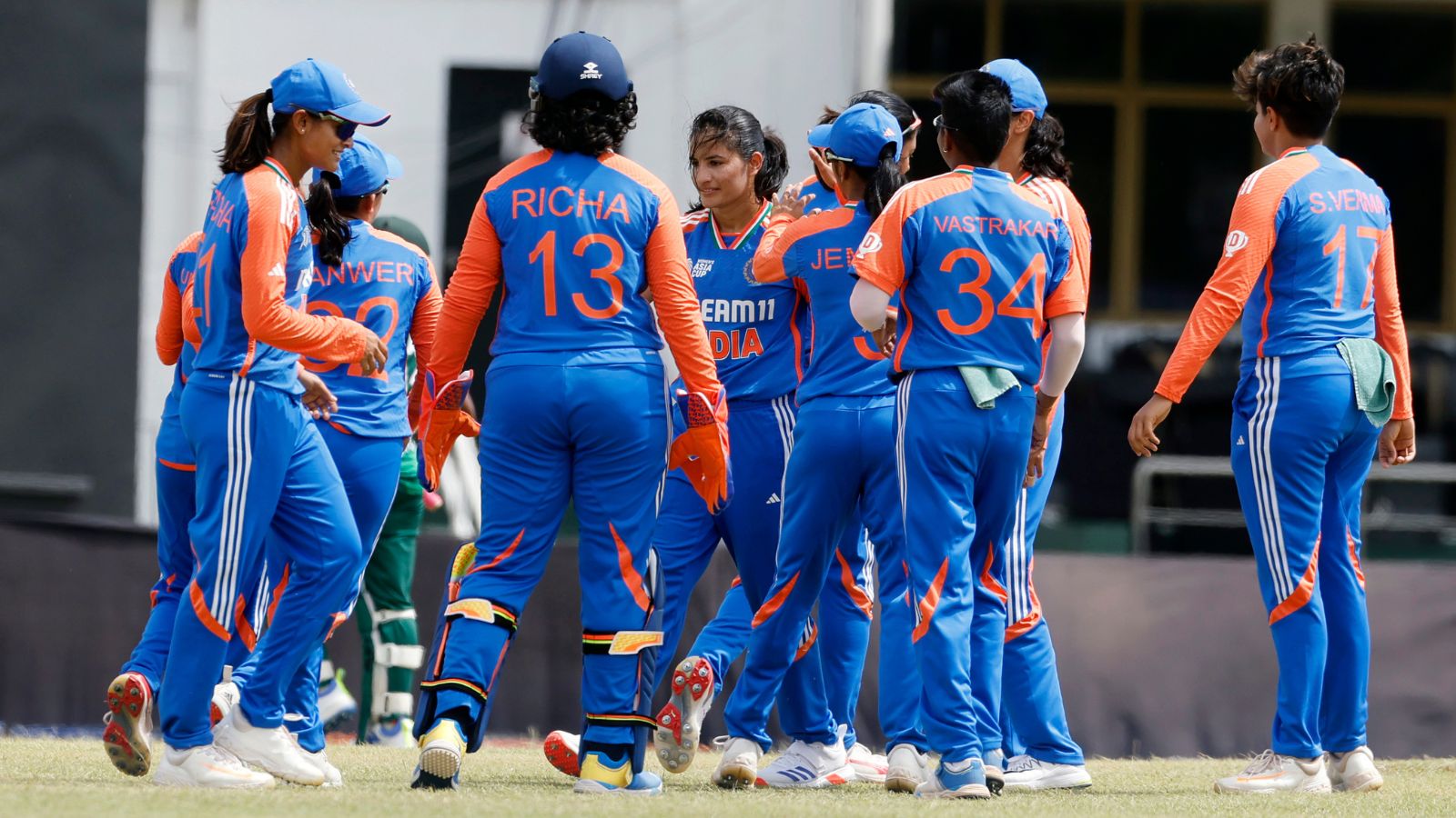 Women's Asia Cup T20: Spinners lead India to crushing seven-wicket win over Pakistan