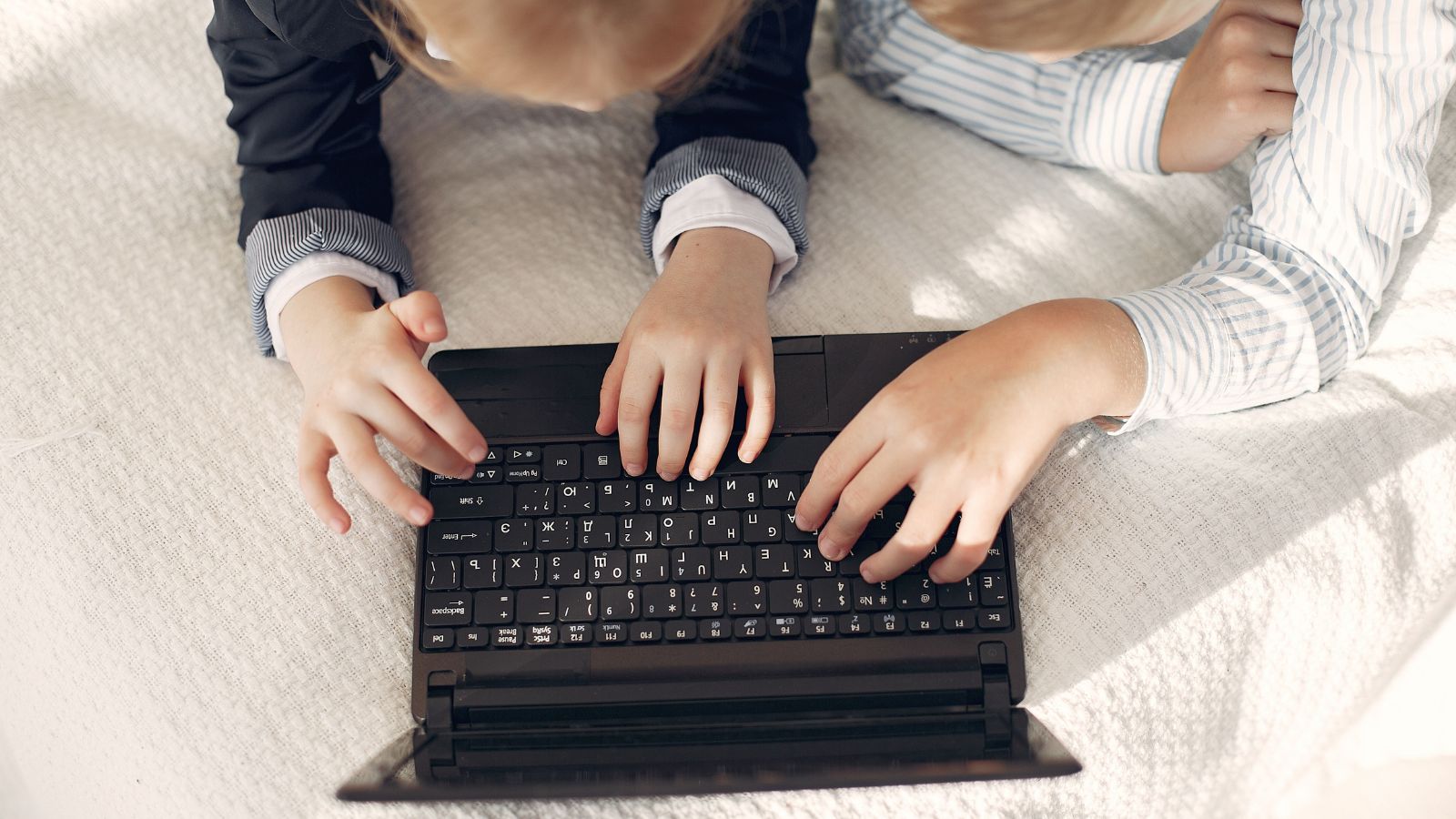 EU chief proposes social media ban for under-13s