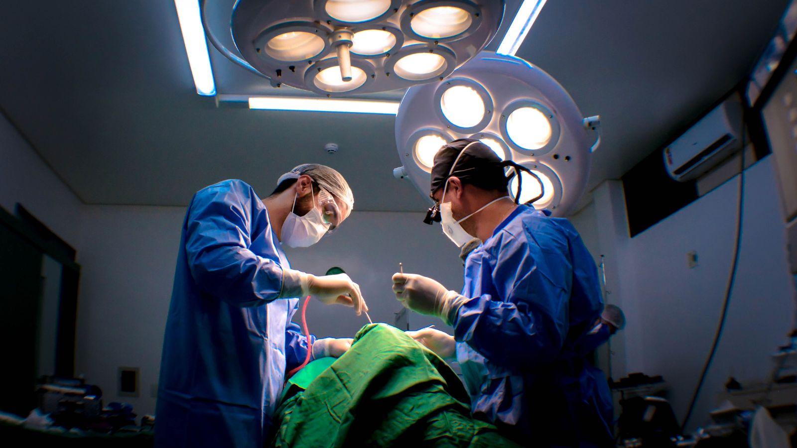 Delhi hospital performs robotic knee replacement with non-metallic implant