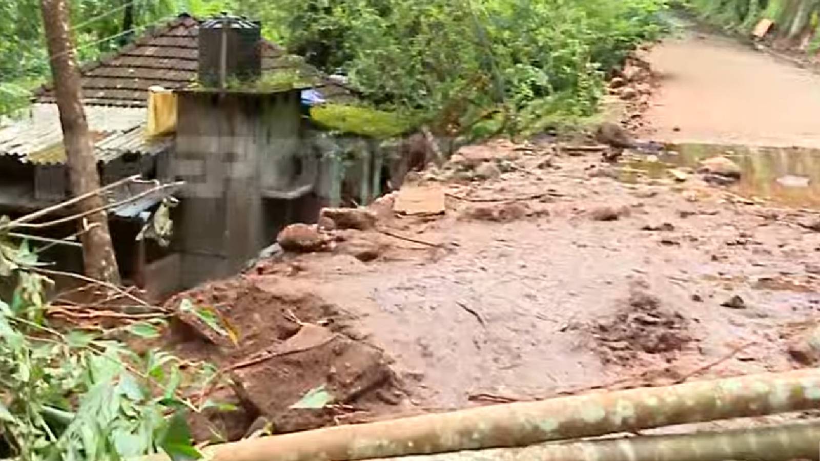 Keralam rains: Flash floods, landslides disrupt life across state; yellow alert in eight districts