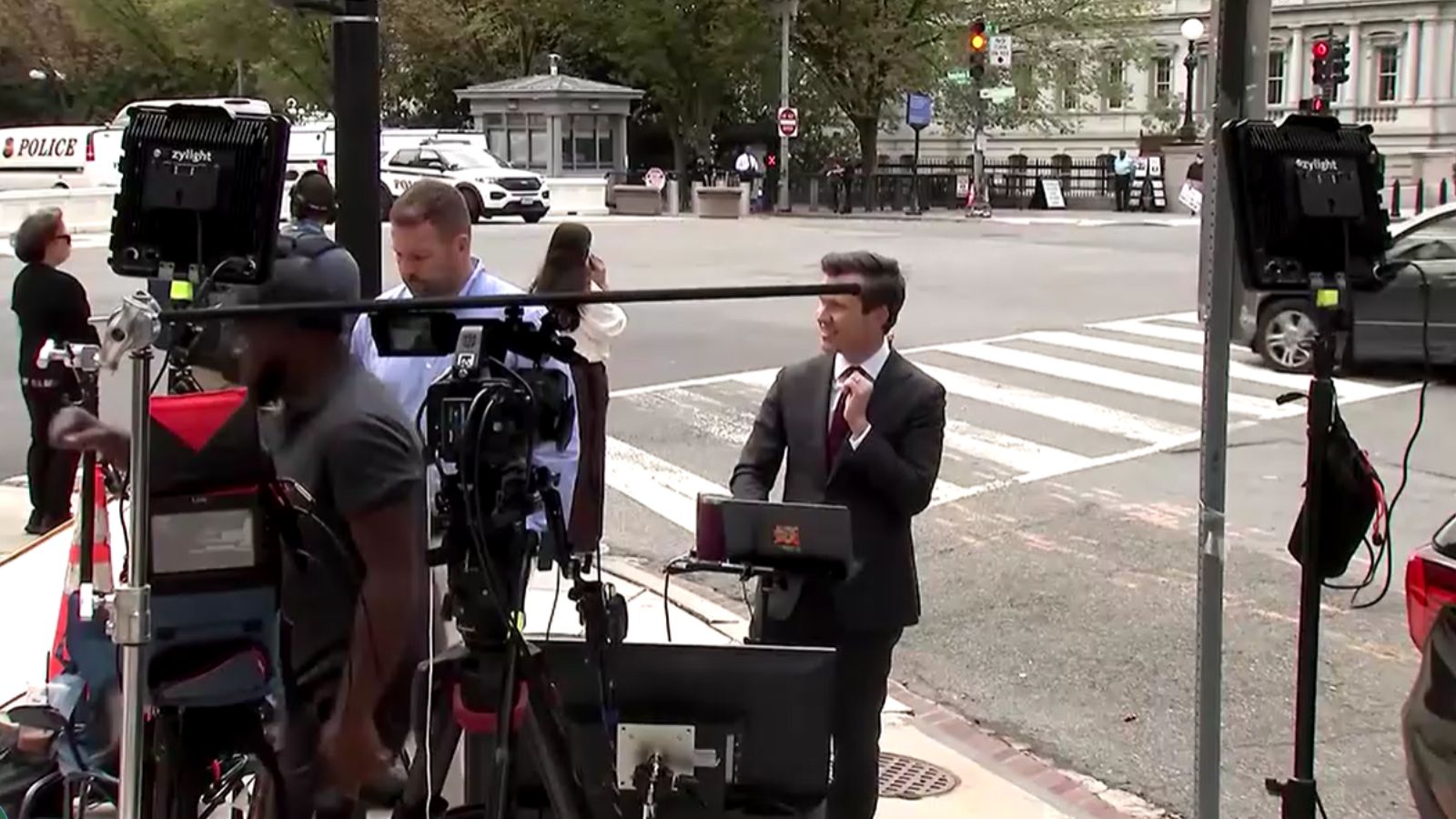MS NOW reporter stands in front of the camera outside the White House grounds. Photo: Screengrab/Reuters