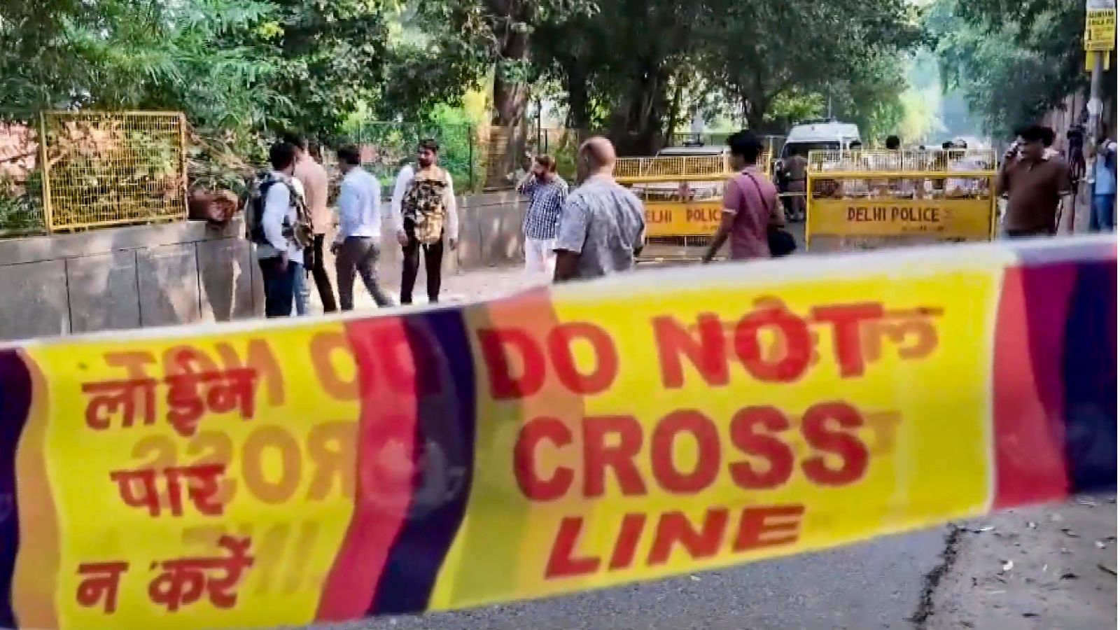 Three men posing as policemen allegedly rape teen near Delhi's Kalkaji Mandir; one accused nabbed