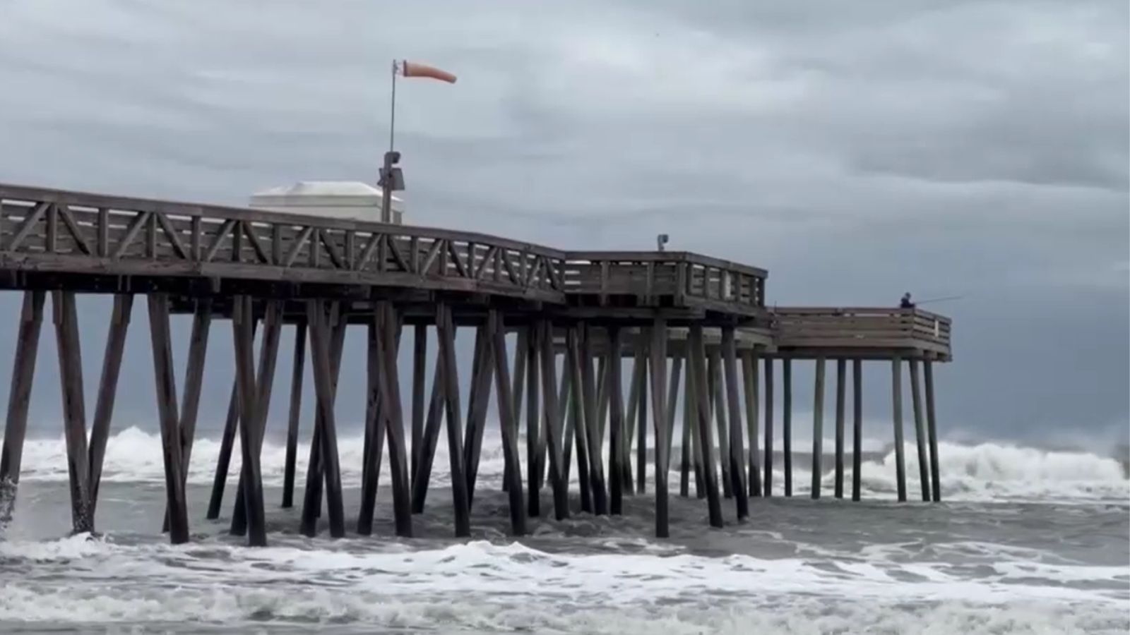 Nor'easter bears down on US East Coast as flooding, travel disruptions loom