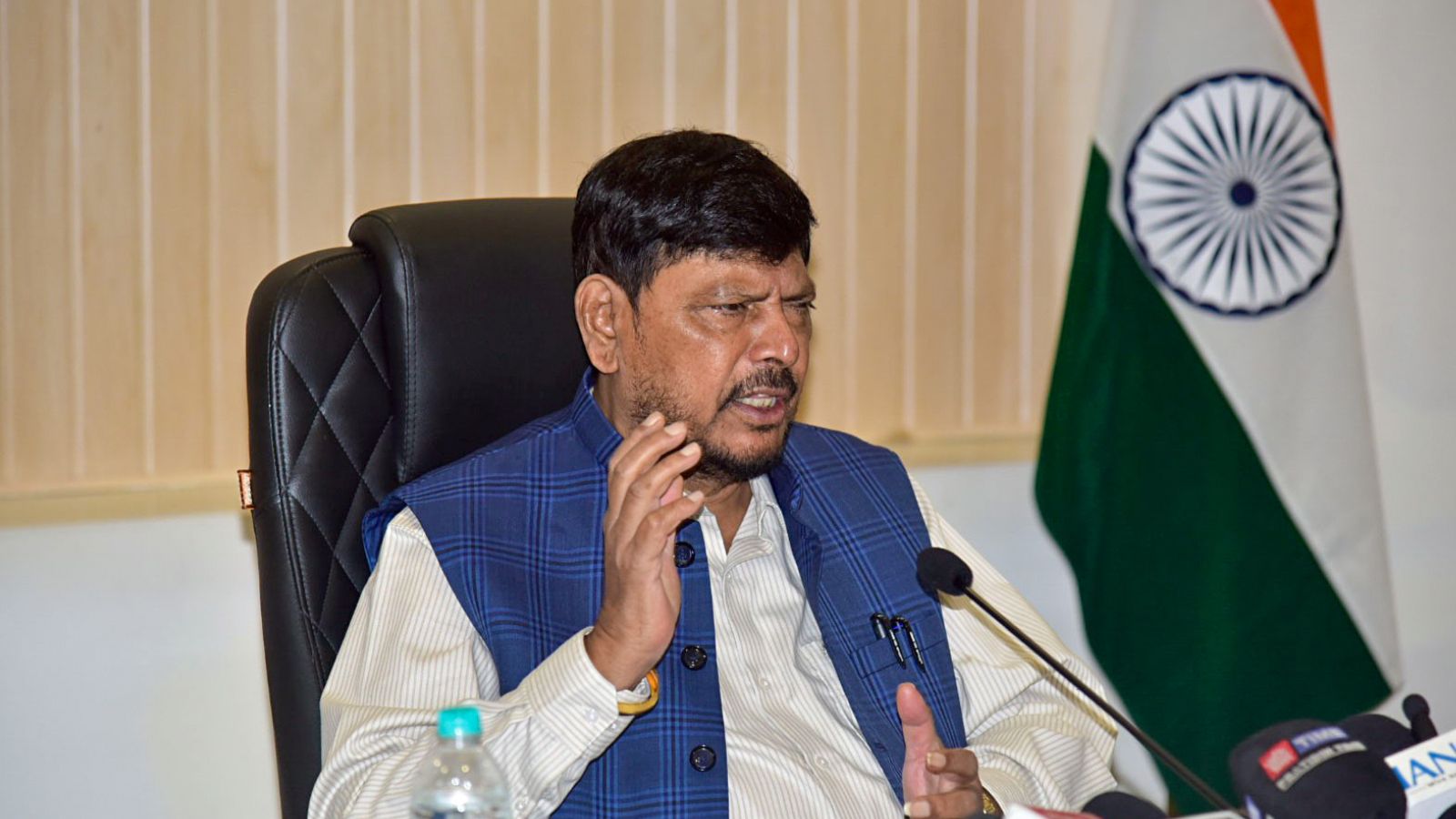 Union Minister Athawale speaks to Sahil Wakode’s parents, assures them of justice