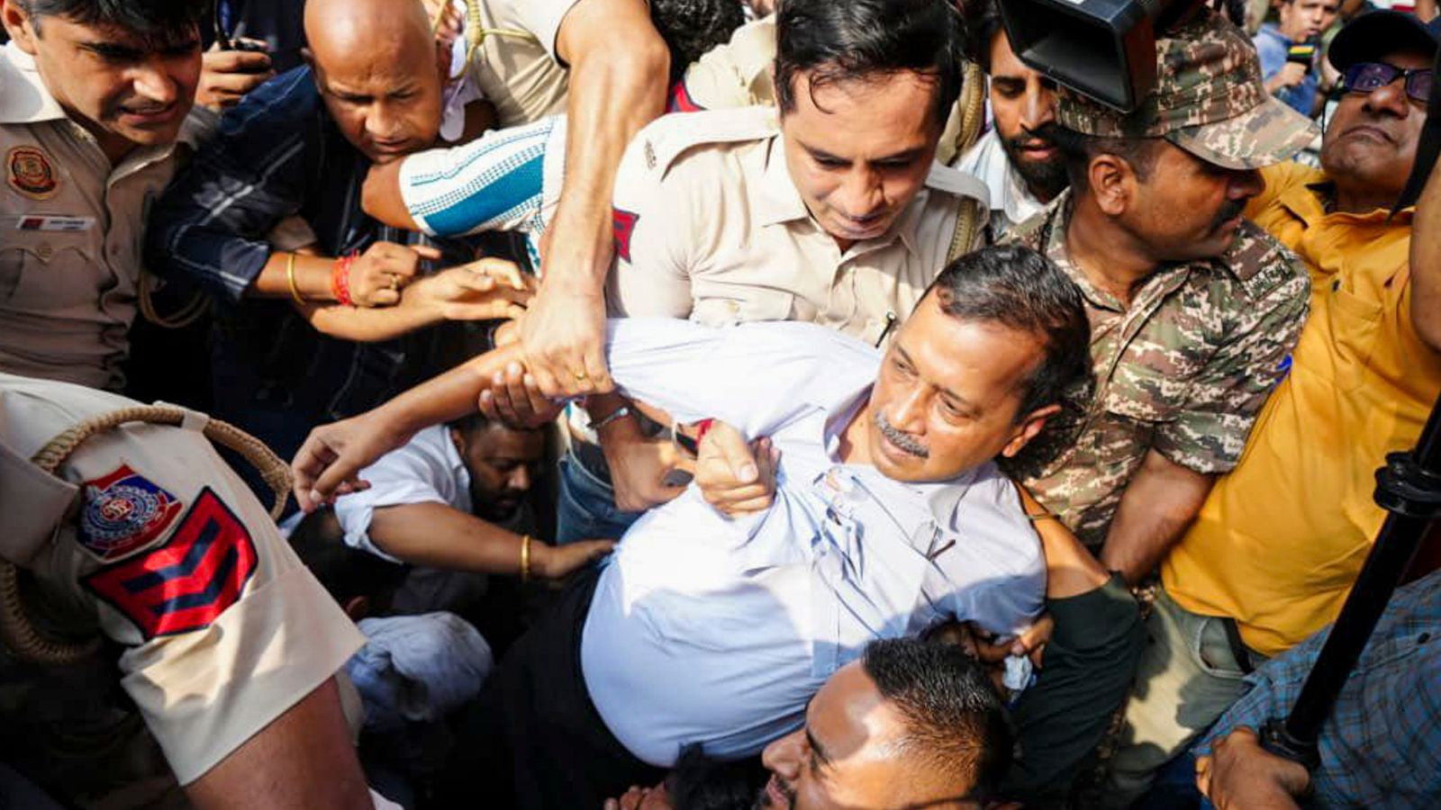 CEC row LIVE: Delhi Police detain 3,000 protesters; two personnel injured as CJP protest intensifies