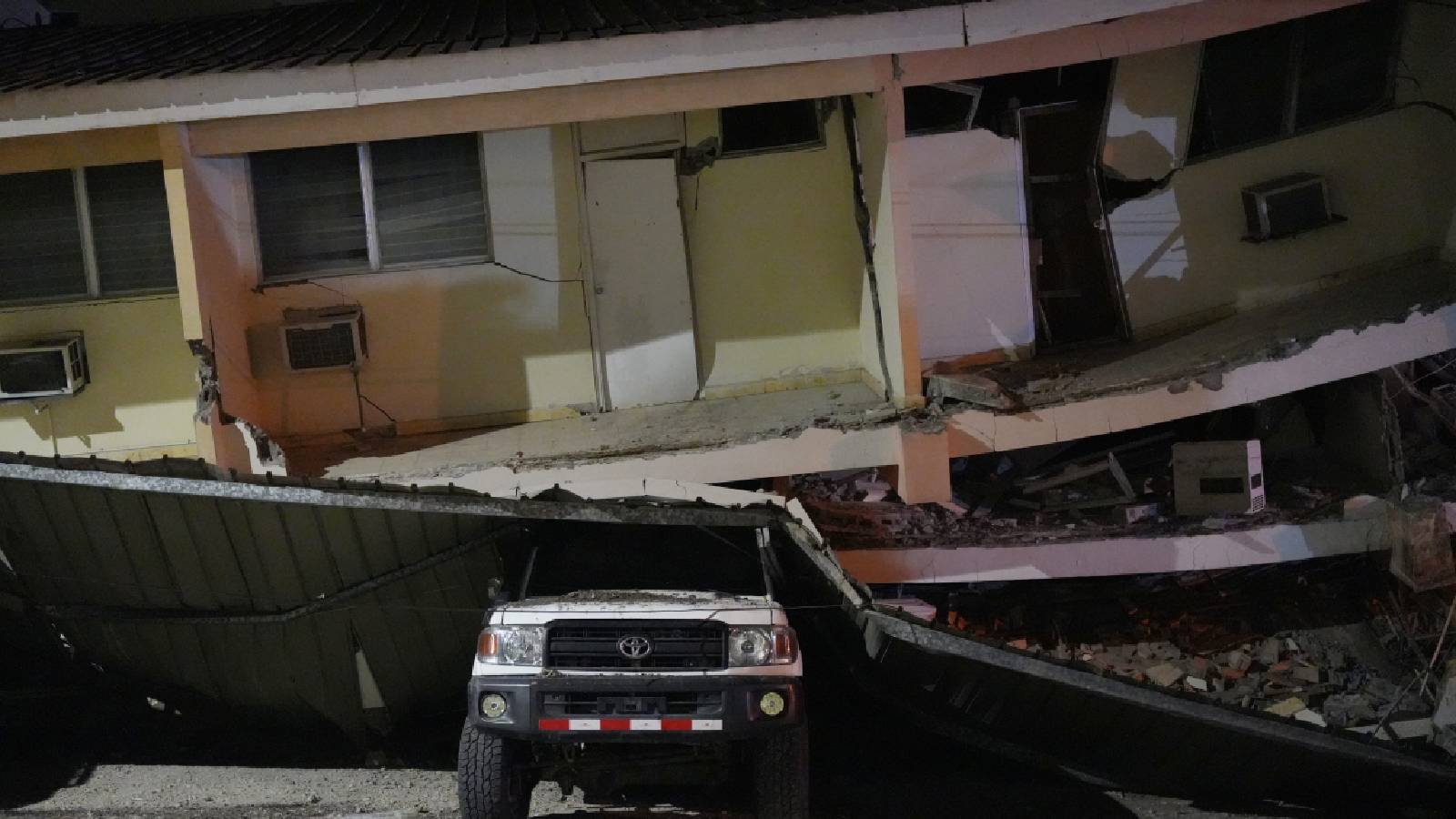 Magnitude 7.7 earthquake shakes Panama; 27 injured in preliminary toll