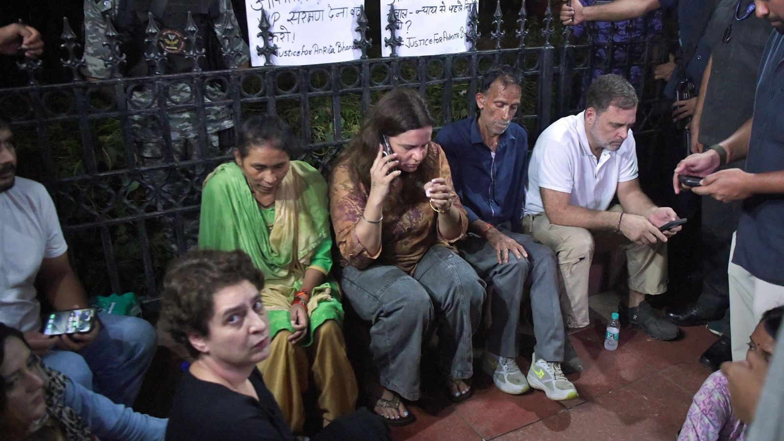 Rahul Gandhi meets Ankita Bhandari’s parents protesting at India Gate