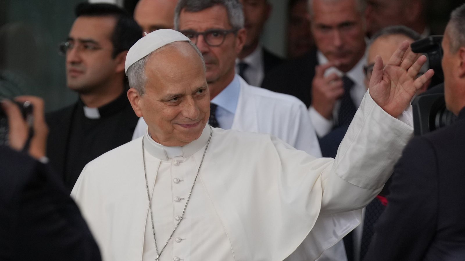 Pope Leo leaves hospital after lung cancer surgery