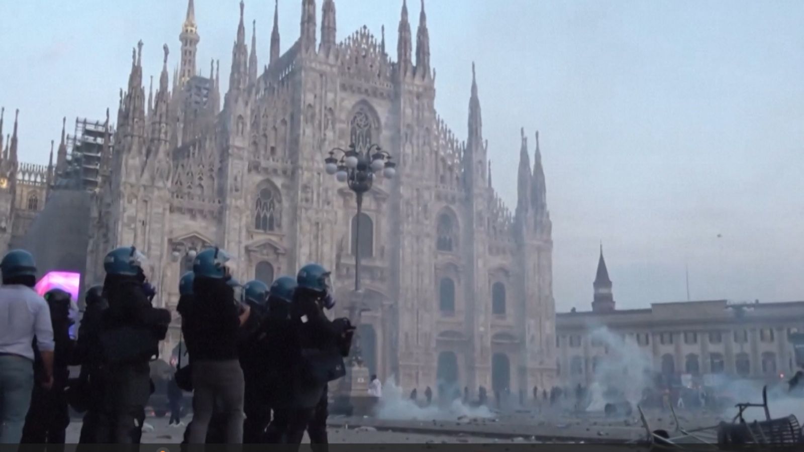Italy protest: Rioters clash with police in Milan; loot stores, torch properties
