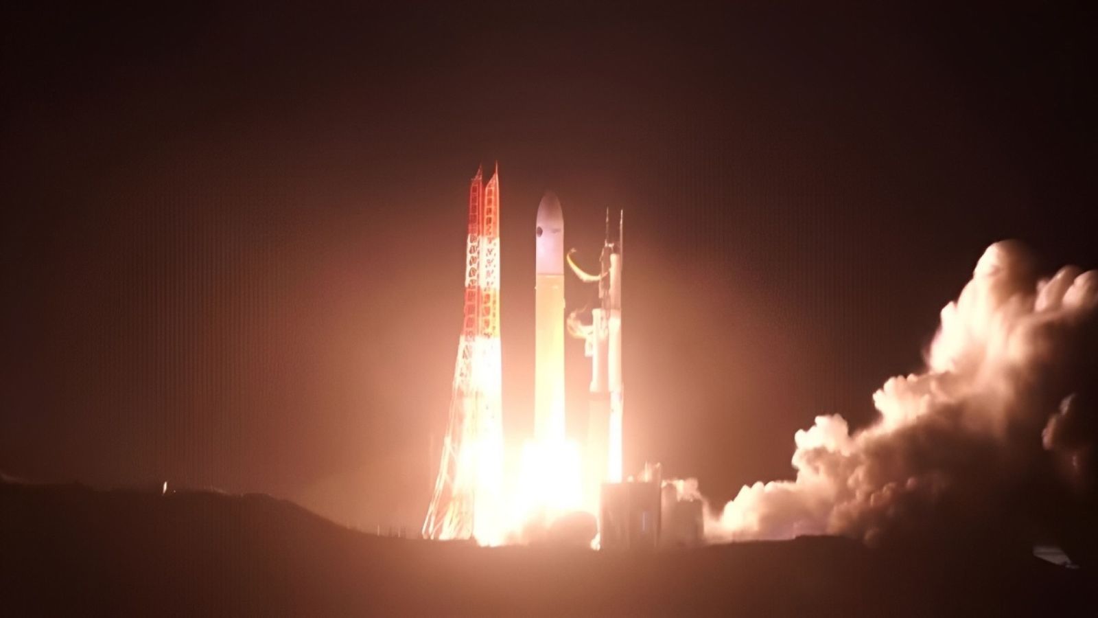 Japan sends MMX spacecraft to Mars moons for 2031 sample return