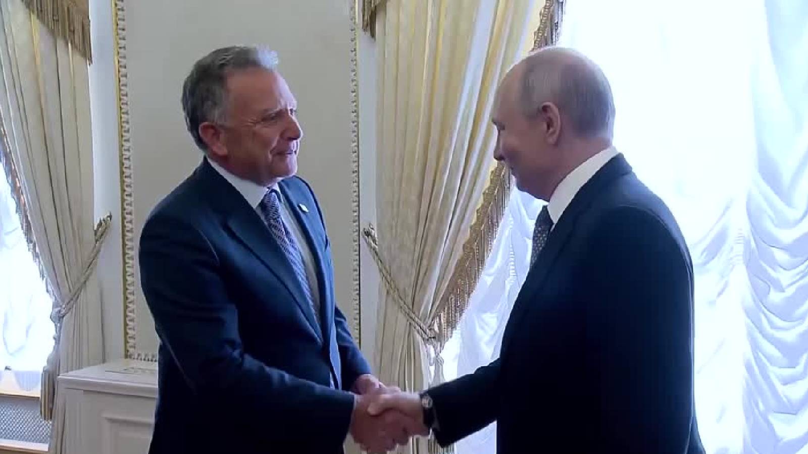 Putin signals readiness for Ukraine peace talks as Zelenskyy backs frontline ceasefire