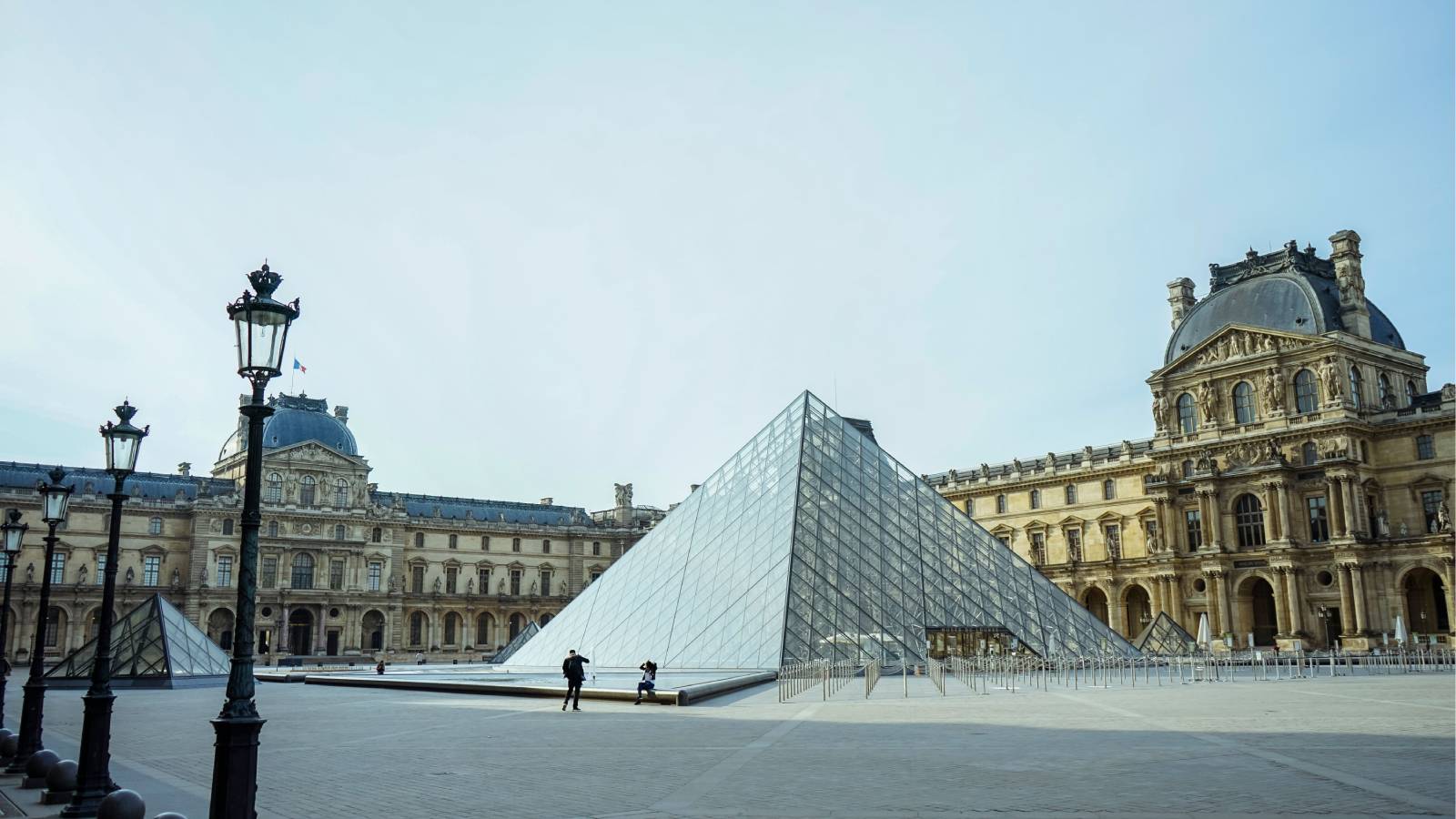 Louvre, major Paris museums to close amid fears of fresh protest violence