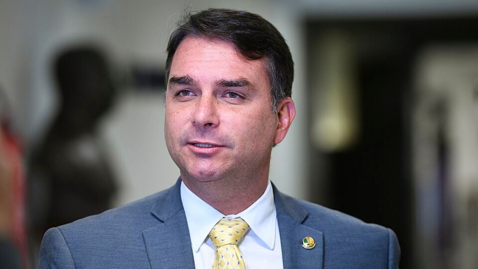 Flávio Bolsonaro lands in Miami after leaving Brazil following election defeat