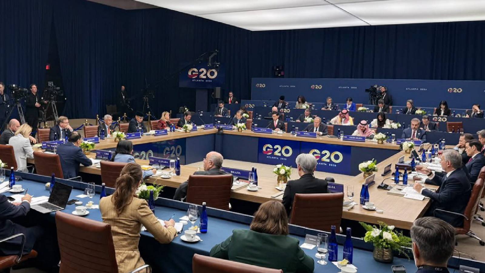 G20 foreign ministers’ meeting in Atlanta hit by row over Russia’s presence as US cancels group photo
