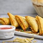 Crispy chicken samosa for the perfect evening snack