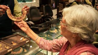 Gold prices jump ₹3,000 to ₹1.47 lakh/10 gm as weak US dollar lifts demand