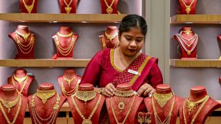 Gold prices fall Rs 431 per 10 grams in futures trade