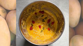 Creamy mango-oats smoothie