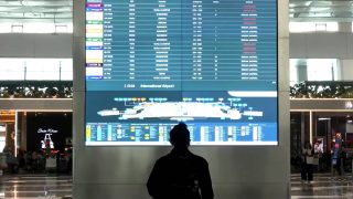 Indonesia flights resume after Anak Krakatau eruption hits airports