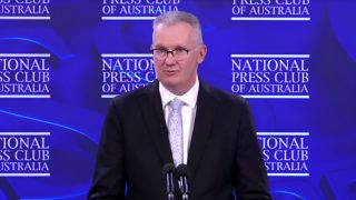 Australia tightens student and backpacker visa rules