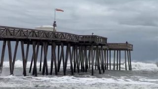 Nor'easter bears down on US East Coast as flooding, travel disruptions loom