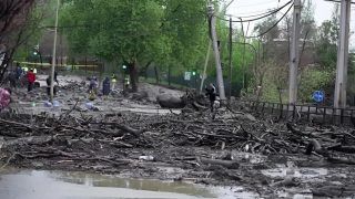 Flash floods inundate Santiago streets, sweeping away cars and buses