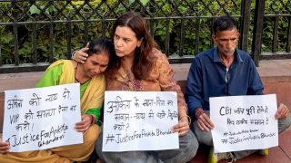 Rahul Gandhi meets Ankita Bhandari’s parents protesting at India Gate