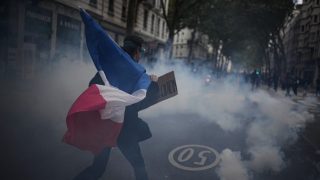 France protests turn violent with 410,000 people, nearly 1,000 arrested across France