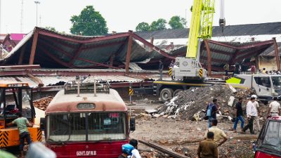 Kolkata warehouse collapse: 3 killed, 18 trapped under rubble