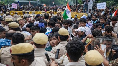 Lathi-charge reported after protesters try to breach Parliament Street barricades