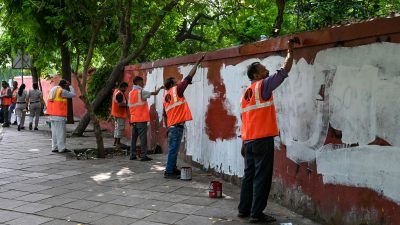 Civic authorities clear the protest site at Jantar Mantar after the 36-day agitation ends