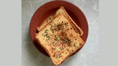 Tired of having the same toast? Try this garlic bread toast