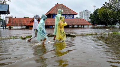 Kerala rain: Schools shut in six districts tomorrow, orange alert in eight districts