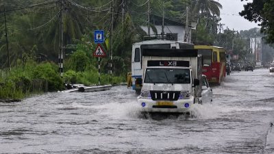 Heavy rain batters Kerala; IMD issues red alert for seven districts